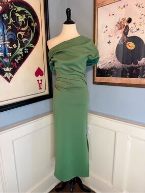 Demi structured midi dress with fallen shoulder in green scuba-style fabric sz 4